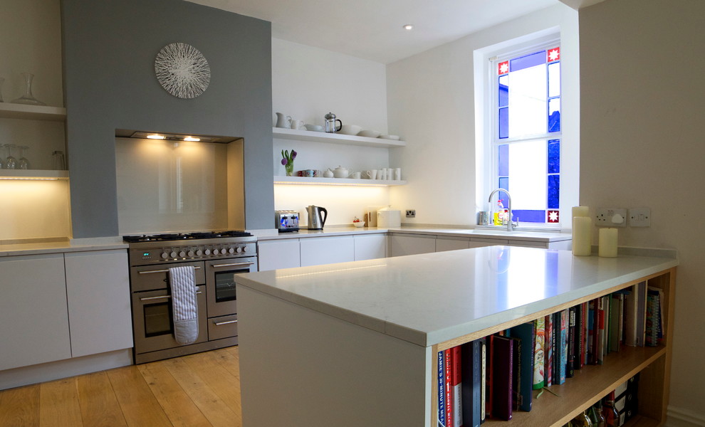 Foto di una cucina design di medie dimensioni