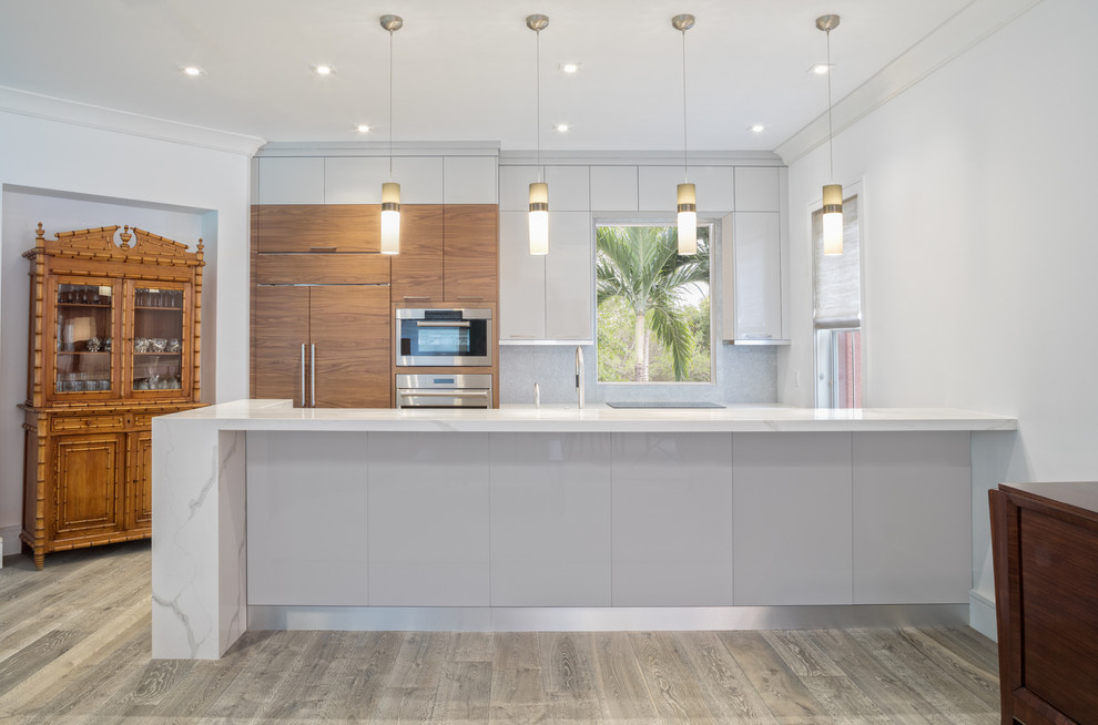 Mid-sized transitional kitchen photo in Miami