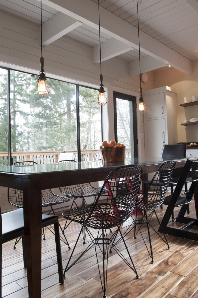 Example of a trendy eat-in kitchen design in Seattle