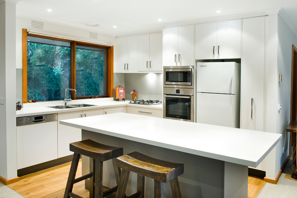 Hacketts Rd, Olinda Modern Kitchen Melbourne by Bubbles