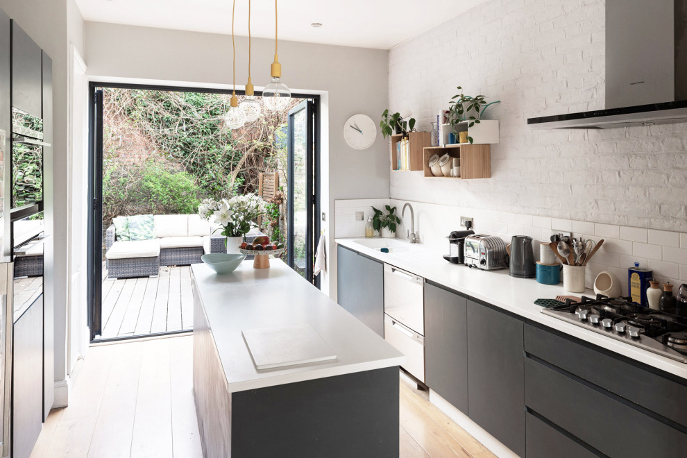 Inspiration for a mid-sized scandinavian kitchen remodel in London
