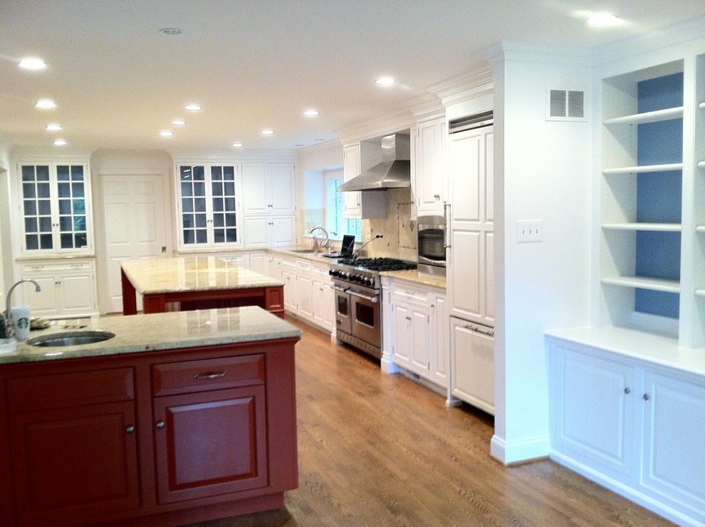 Photo of an expansive traditional kitchen in Philadelphia.