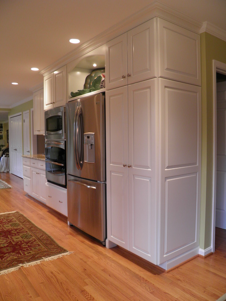 Kitchen - contemporary kitchen idea in DC Metro