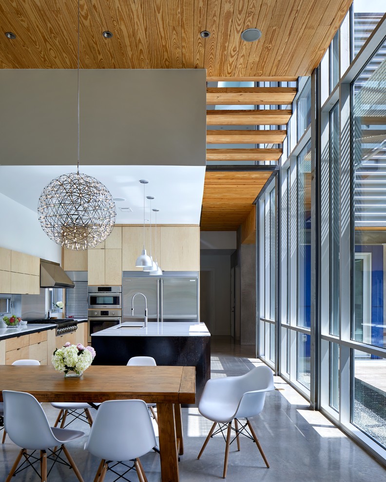 Offene, Mittelgroße Moderne Küche mit flächenbündigen Schrankfronten und Kücheninsel in Houston