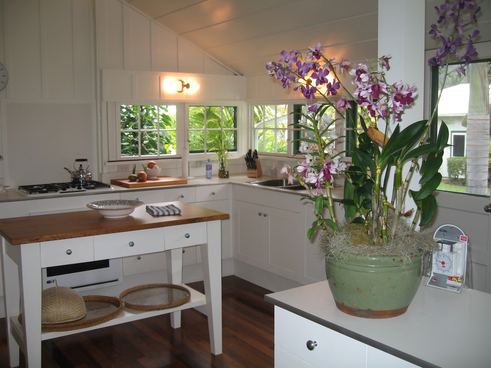Photo of a world-inspired kitchen in Hawaii.