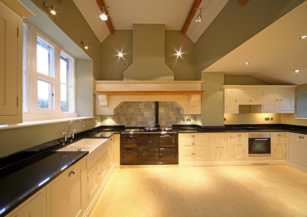 Inspiration for a timeless kitchen remodel in Oxfordshire