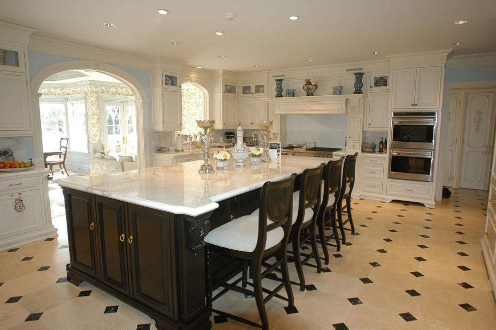 Inspiration for a traditional kitchen in New York with stainless steel appliances.
