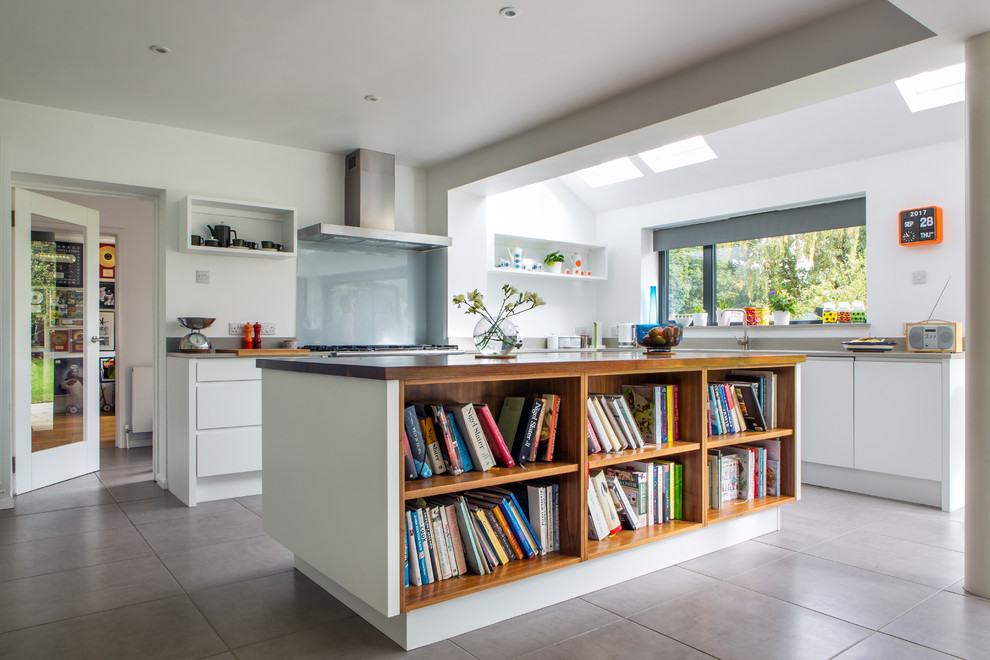 Minimalist kitchen photo in Oxfordshire