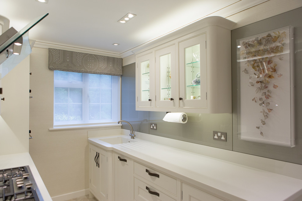 Inspiration for a small timeless kitchen remodel in Hampshire