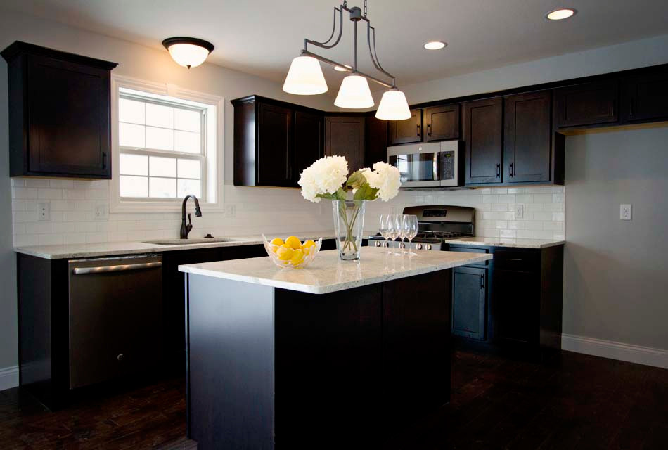 Kitchen - transitional kitchen idea in Chicago