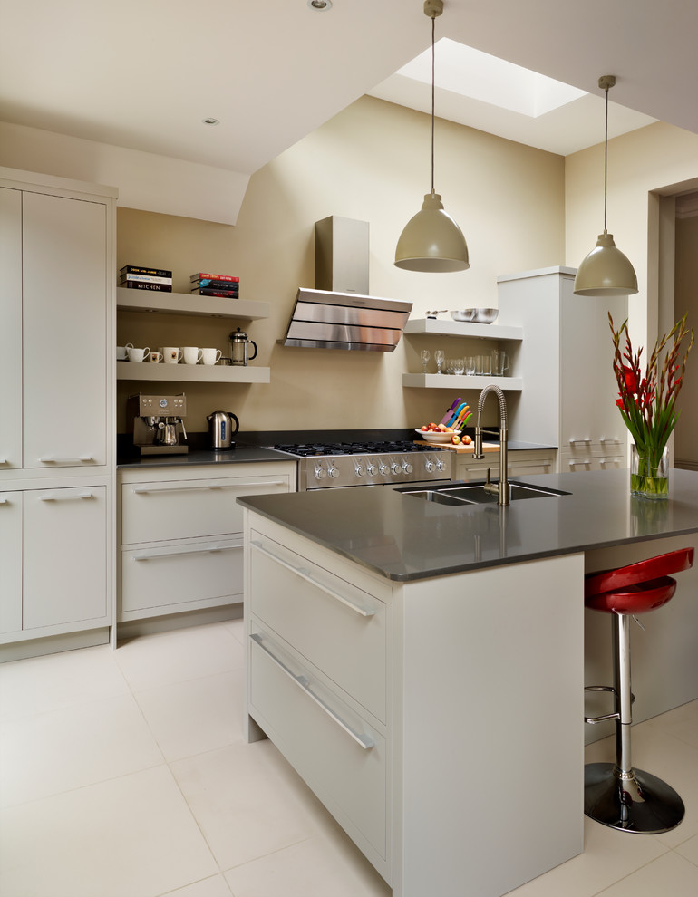 Inspiration for a contemporary kitchen remodel in London