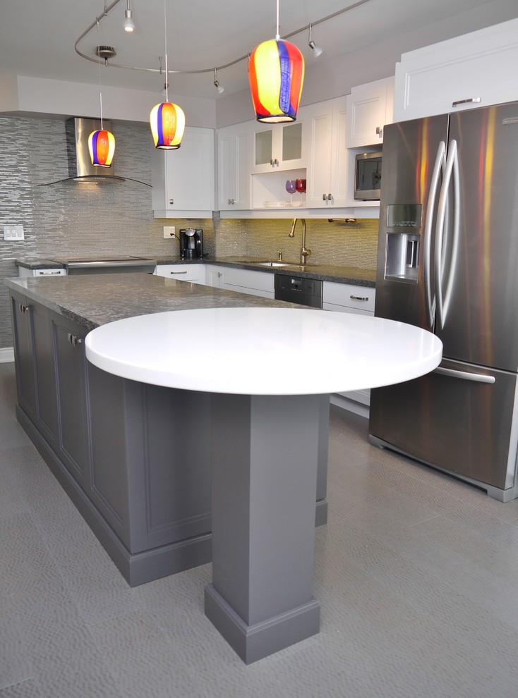 Mid-sized trendy l-shaped cork floor enclosed kitchen photo in Toronto with an undermount sink, shaker cabinets, white cabinets, quartz countertops, gray backsplash, glass tile backsplash, stainless steel appliances and an island