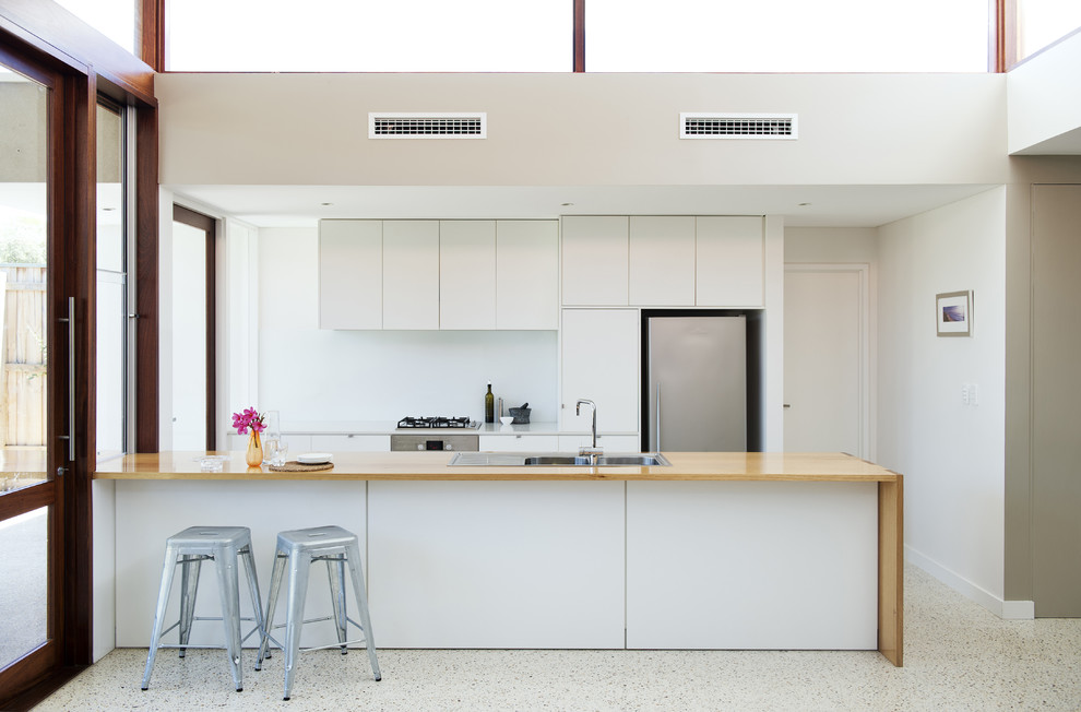 This is an example of a contemporary kitchen in Perth with a breakfast bar.