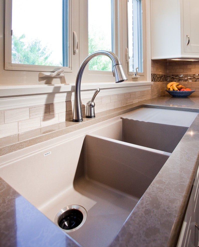Example of a classic kitchen design in Indianapolis