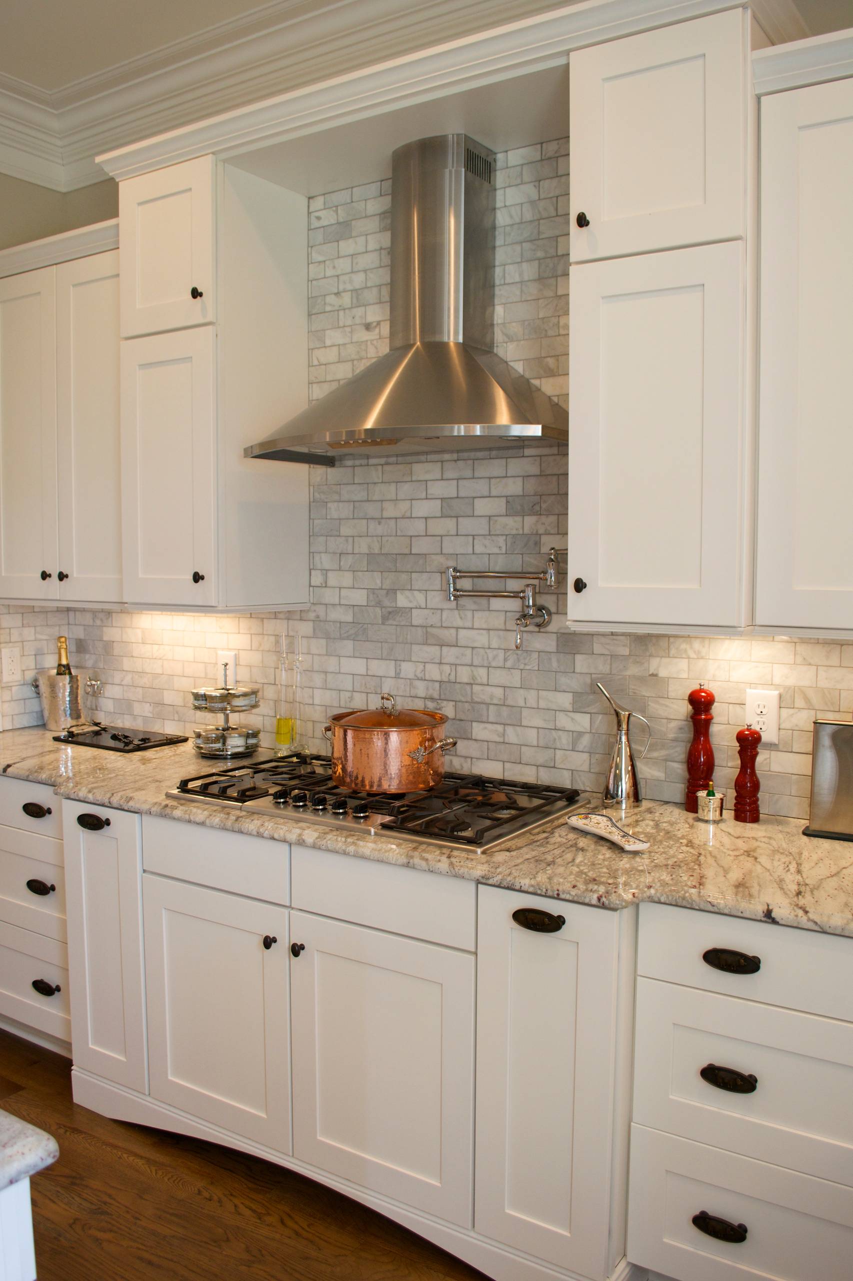 75 Beautiful Kitchen With Stone Tile Backsplash Pictures Ideas July 2021 Houzz