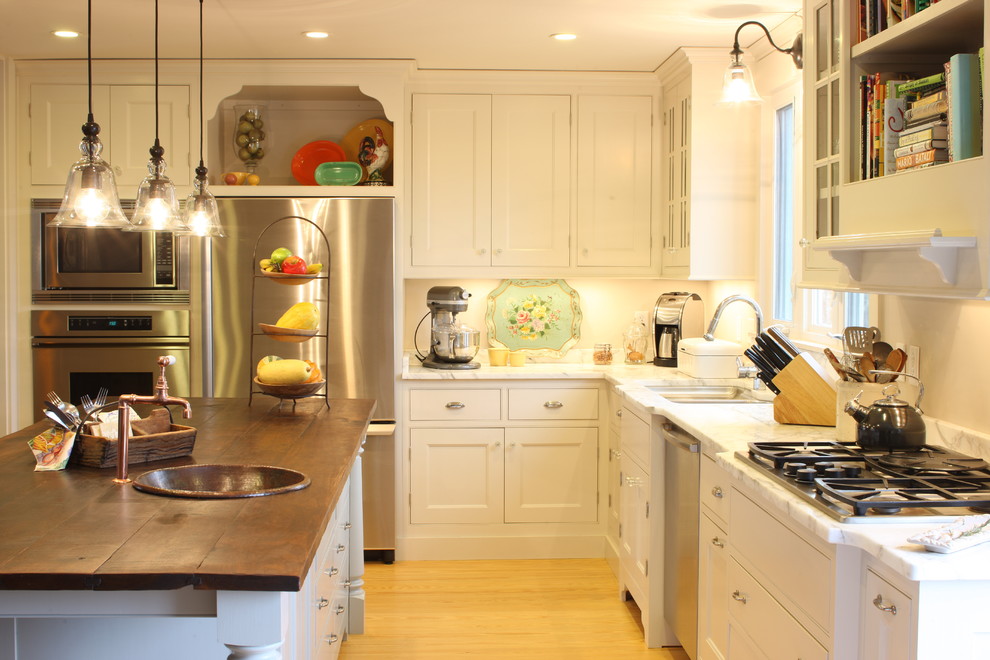 Elegant kitchen photo in Nashville with stainless steel appliances