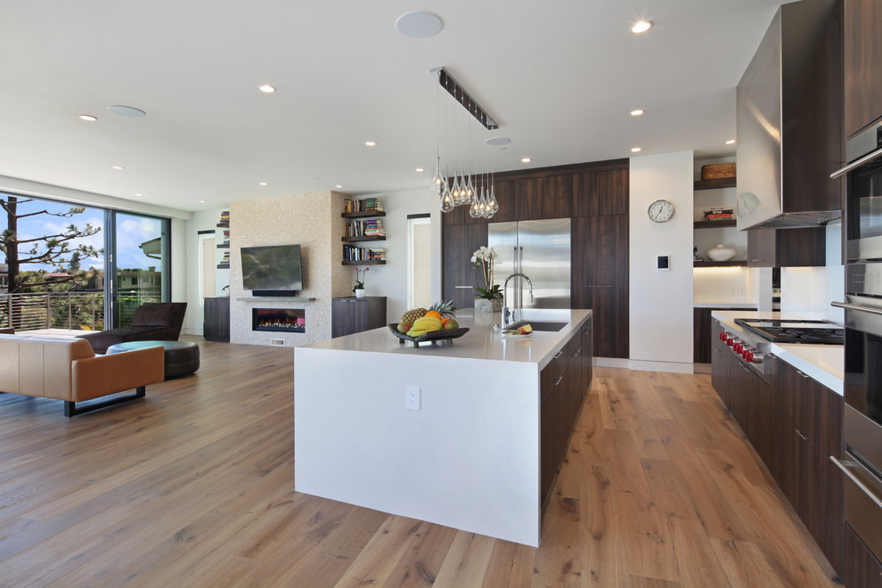 Kitchen - contemporary kitchen idea in Orange County