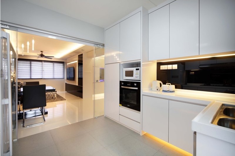 Trendy kitchen photo in Singapore