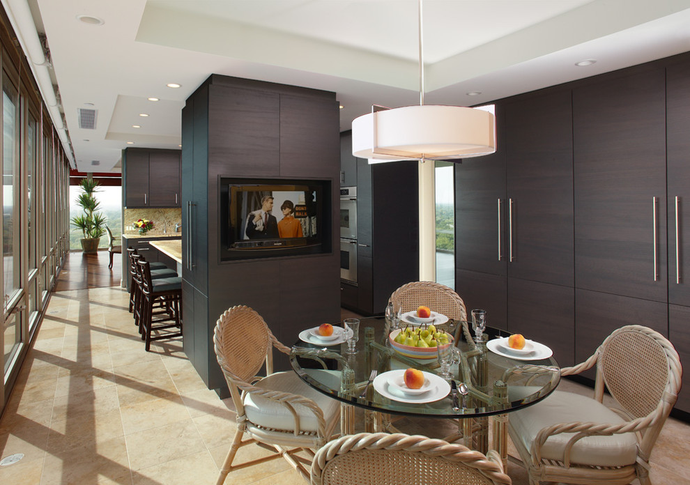 Esempio di una cucina abitabile moderna con ante lisce e ante in legno bruno
