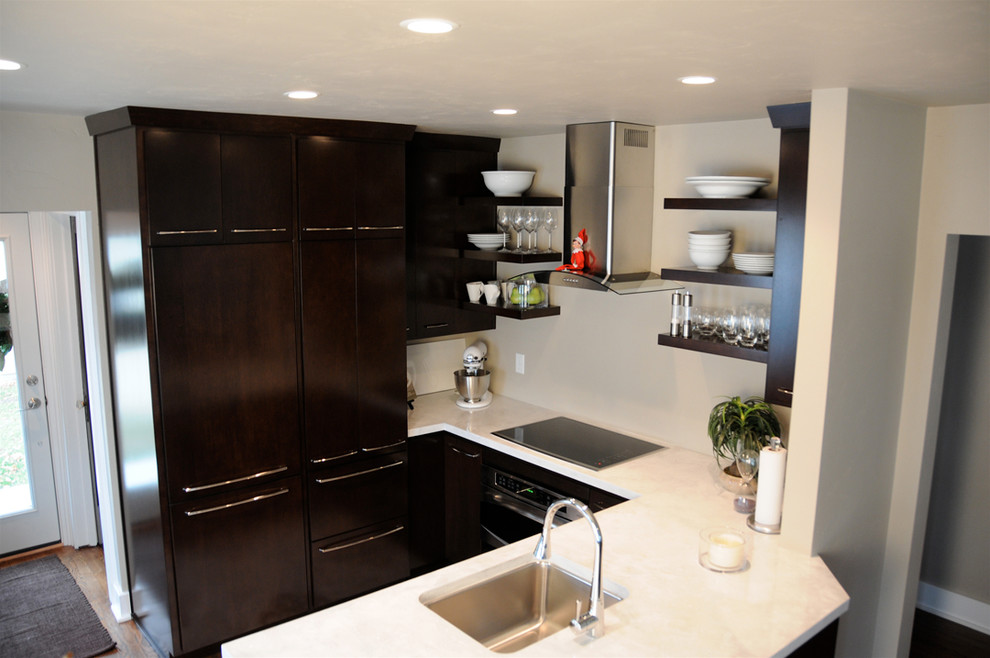 Example of a mid-sized classic u-shaped medium tone wood floor eat-in kitchen design in Other with an undermount sink, shaker cabinets, dark wood cabinets, quartz countertops, stainless steel appliances and no island