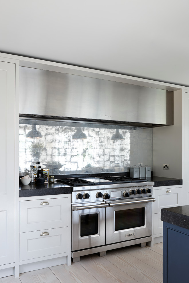 Example of a classic kitchen design in London