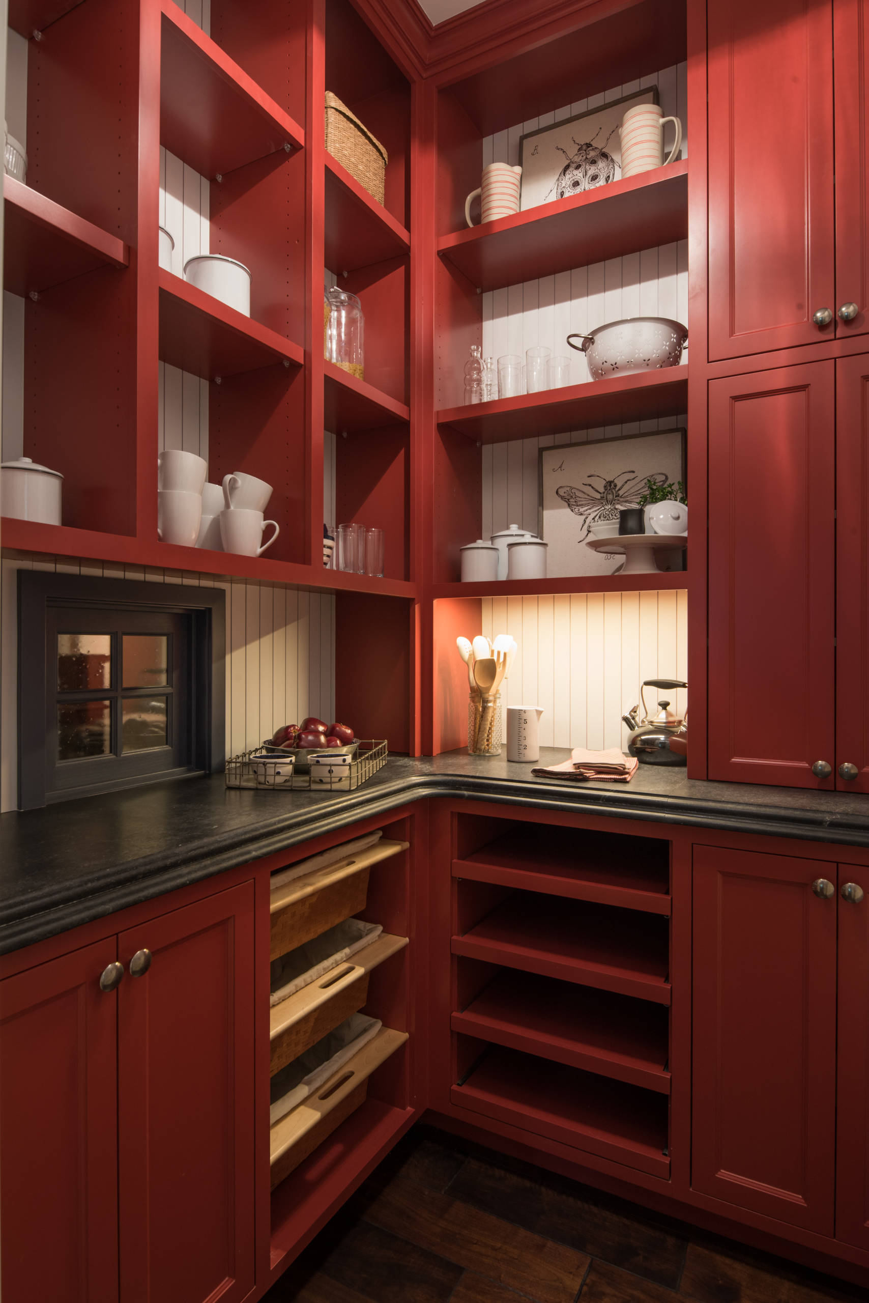 75 Beautiful Kitchen Pantry with Red Cabinets Ideas and Designs - March  2024 | Houzz UK