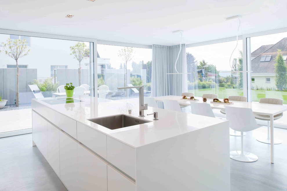 Moderne Küche mit Mineralwerkstoff-Arbeitsplatte in Melbourne