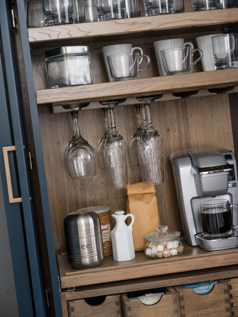 Hickory Blue Modern Farmhouse Kitchen With Beverage Station Center Cabinet S Landhausstil Kuche Seattle Von Dura Supreme Cabinetry