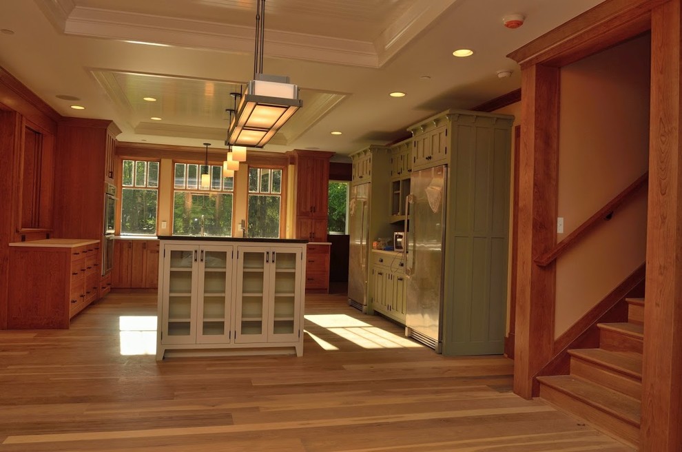 Kitchen - craftsman medium tone wood floor kitchen idea in DC Metro