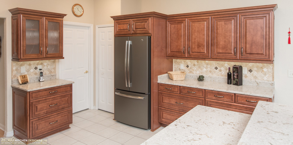 Mid-sized elegant l-shaped kitchen pantry photo in Orlando with an undermount sink, raised-panel cabinets, medium tone wood cabinets, quartz countertops, multicolored backsplash, travertine backsplash and no island