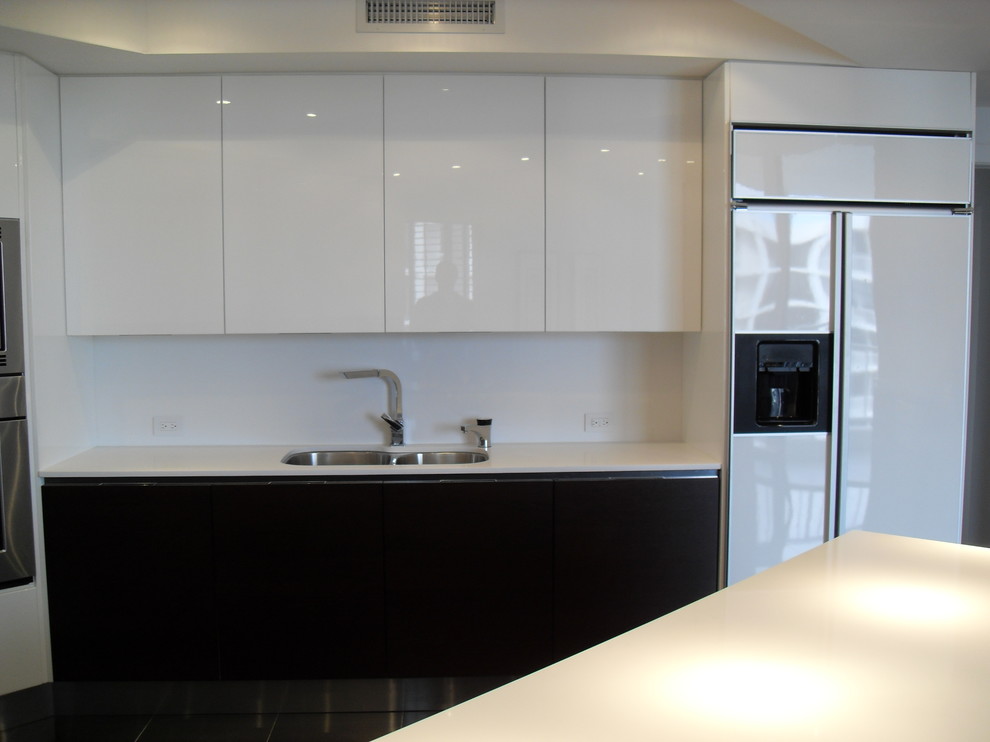 Inspiration for a modern kitchen remodel in Miami