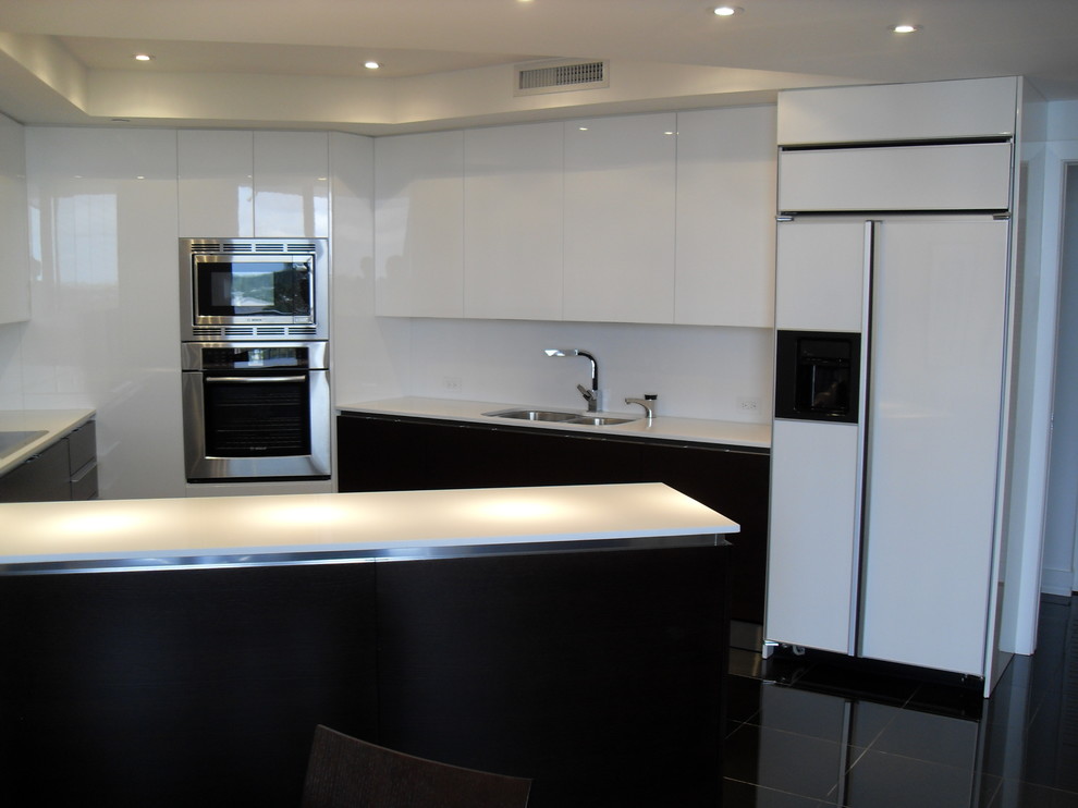 HIGH GLOSS WHITE & DARK WOOD KITCHEN Modern Kitchen Miami by