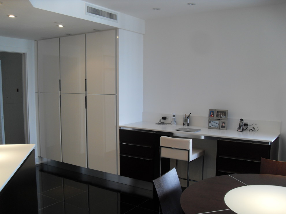 HIGH GLOSS WHITE & DARK WOOD KITCHEN Modern Kitchen Miami by