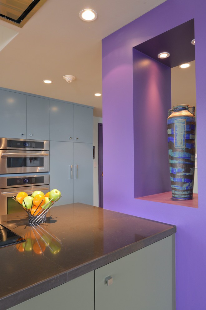 Example of a trendy kitchen design in Houston