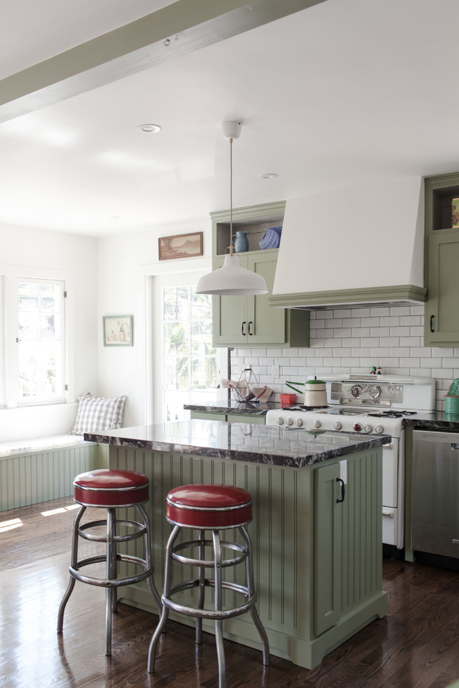 Inspiration for a classic kitchen in Los Angeles.