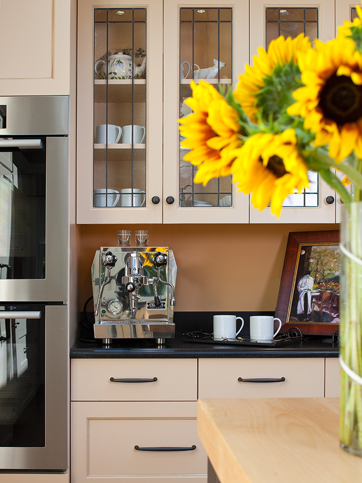 Elegant kitchen photo in Seattle