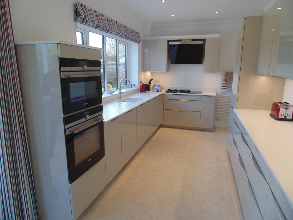 Highlands Road, BartononSea Modern Kitchen Hampshire by