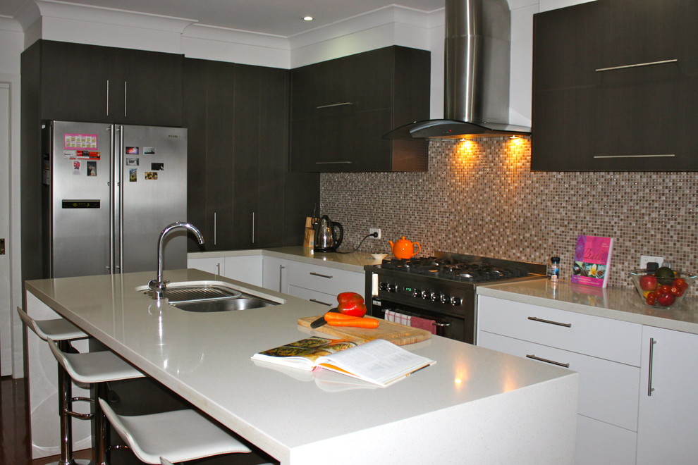 Highton renovation Contemporary Kitchen Geelong by Skilbeck