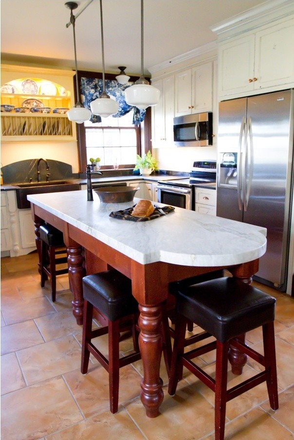 Elegant kitchen photo in Richmond