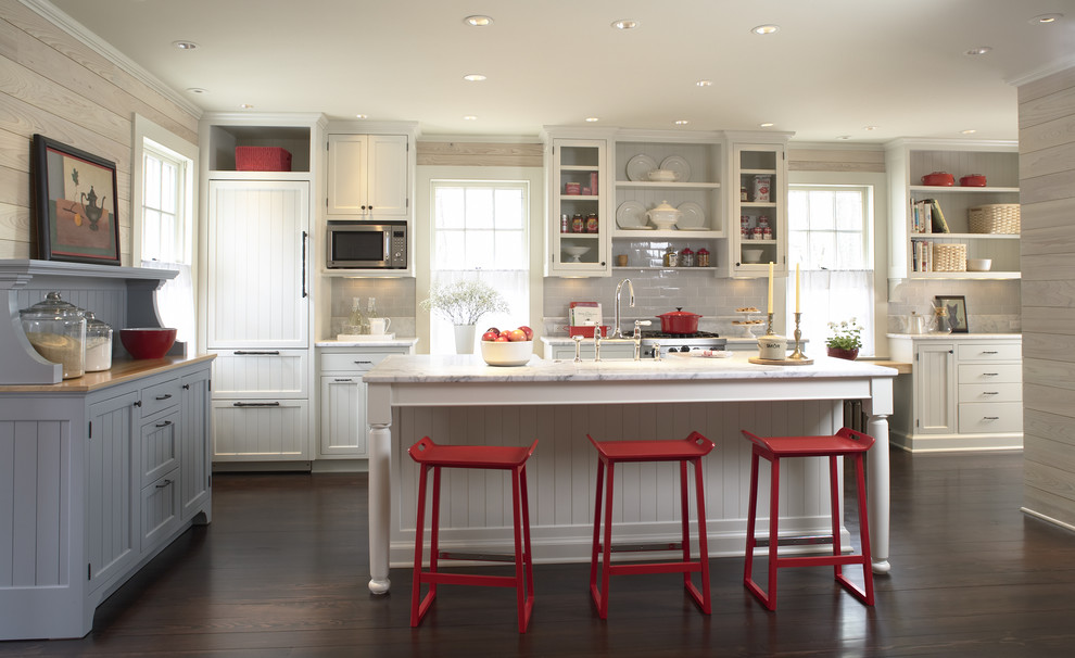 Example of a classic kitchen design in Minneapolis with subway tile backsplash