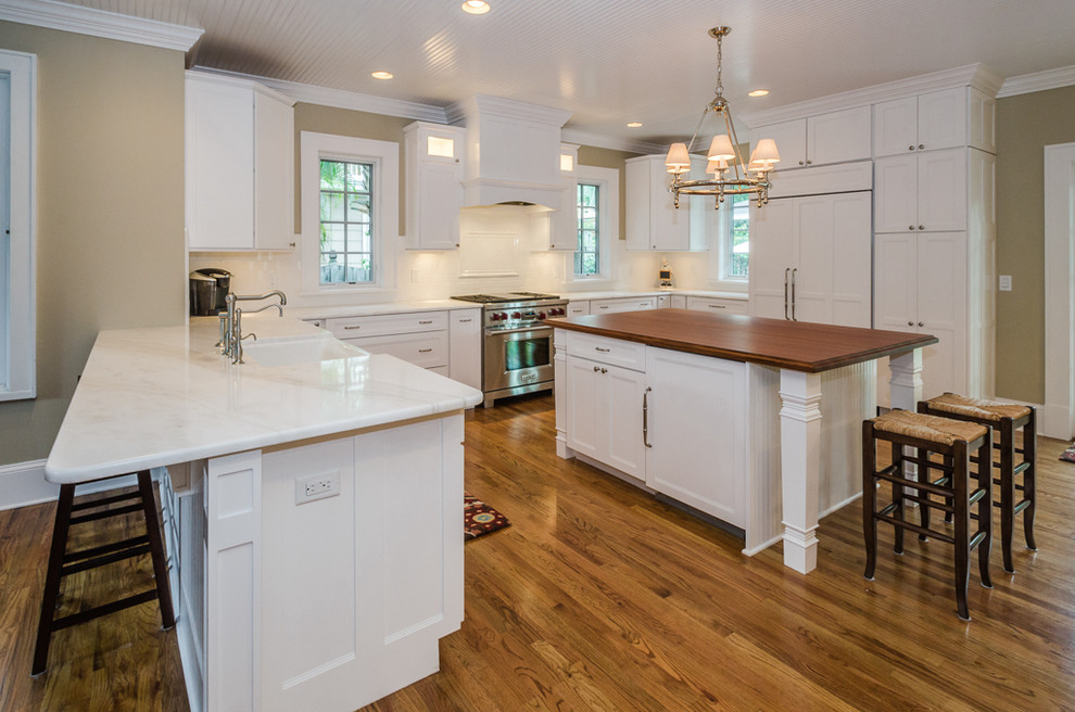 Example of a classic kitchen design in Tampa
