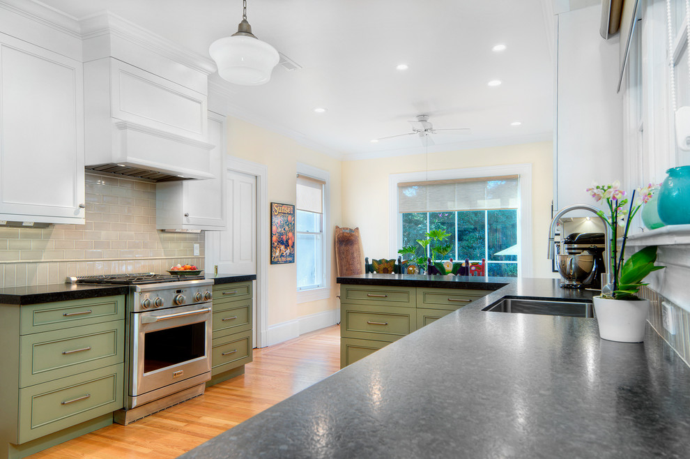 Historic Palo Alto Chef's kitchen Traditional Kitchen San