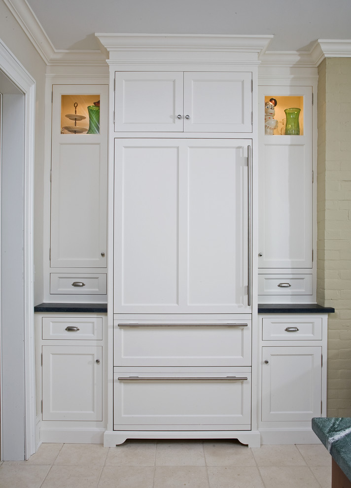 Elegant kitchen photo in New York