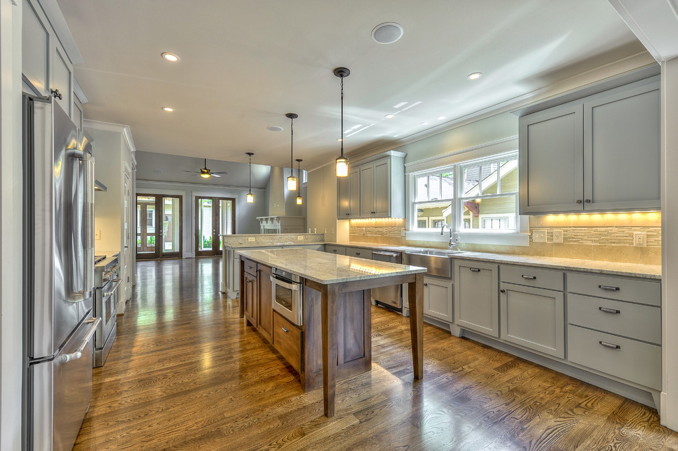 Example of an arts and crafts kitchen design in Nashville