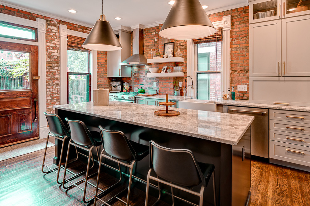 Example of a transitional kitchen design in Columbus
