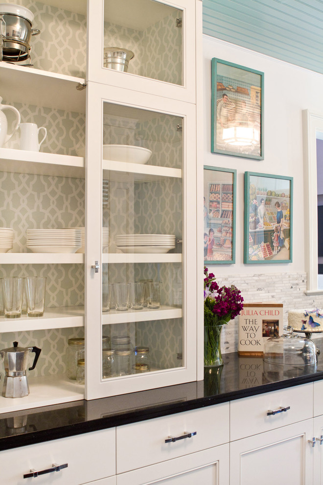 Photo of a classic kitchen in Los Angeles.