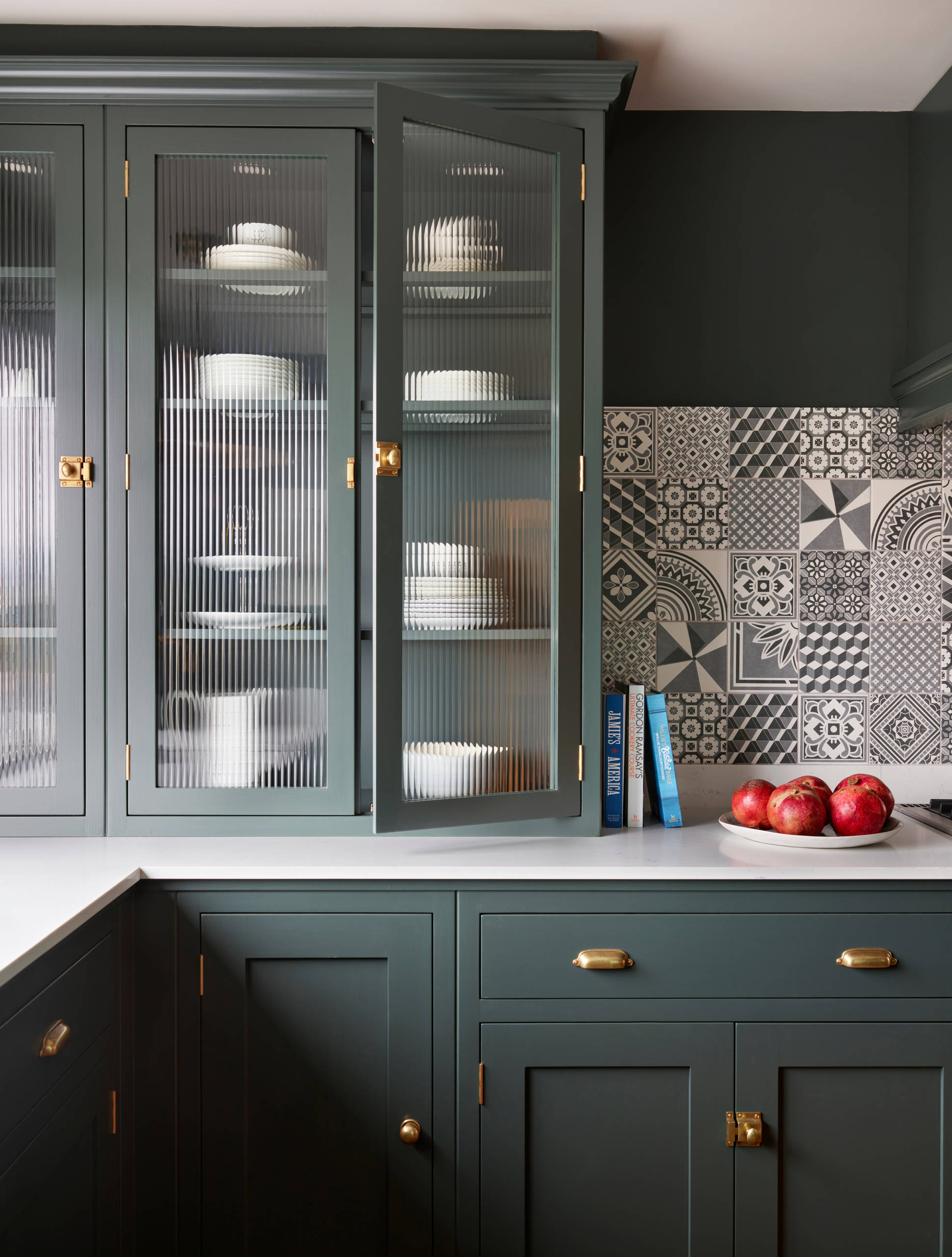 Fluted glass kitchen cabinet doors discount