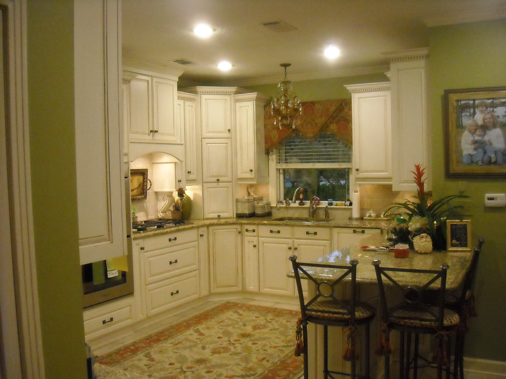 Hollingsworth Traditional Kitchen Jackson by Nightengale