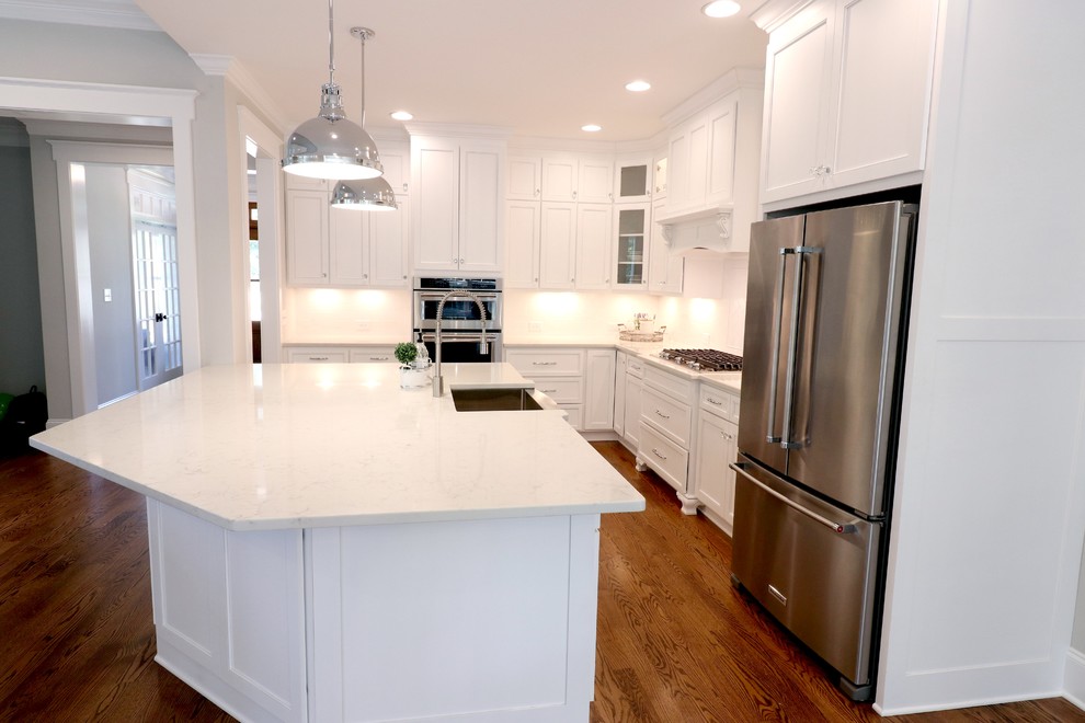 Example of a kitchen design in Raleigh