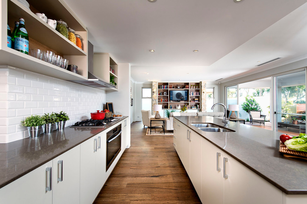 Kitchen - transitional kitchen idea in Perth